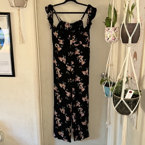Wild fable floral cold shoulder jumpsuit - Picture 4 of 13